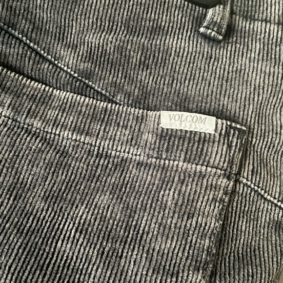 Men’s Volcom shorts, grey corduroy in size 34 - Picture 2 of 6